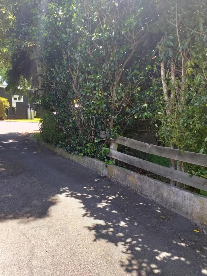 Sleepout Hideaway Apartment Rotorua Bagian luar foto